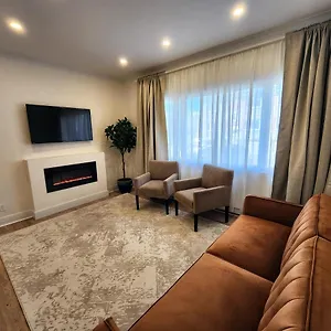 https://elegant-two-bedroom-with-office-in-montreal.hotels-in-montreal.org