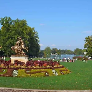 https://le-rhne-vos-pieds-bellecour-quelques-pas.hotels-rhonealpes.com