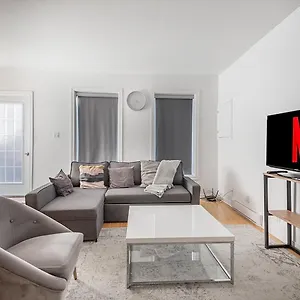 https://aaa-location-condo-free-parking.hotels-in-montreal.org
